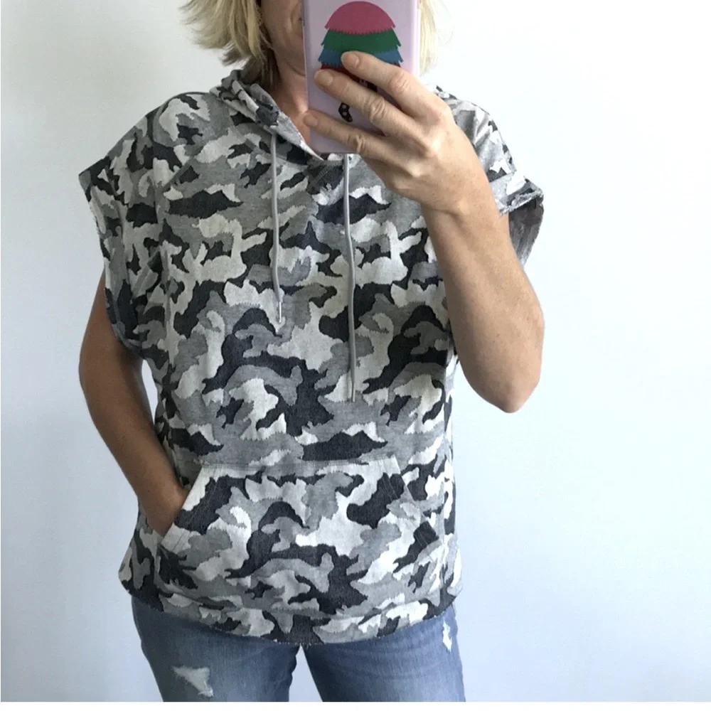 Hooded Camouflage Pullover Top - Picture 2 of 7